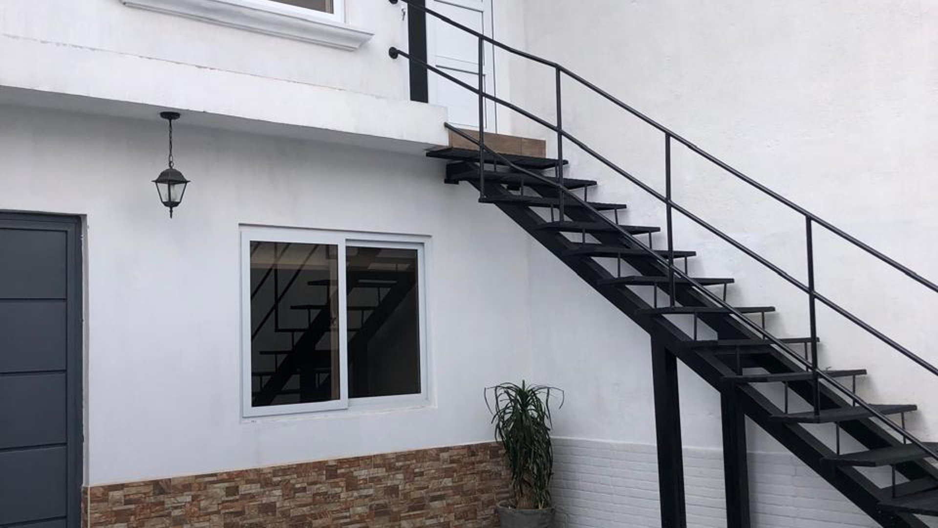 Casa en Venta con 2 apartamentos independientes, Zona 8 de Mixco