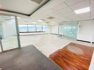 Oficina en venta, Edificio Guayacan zona 10. - 4