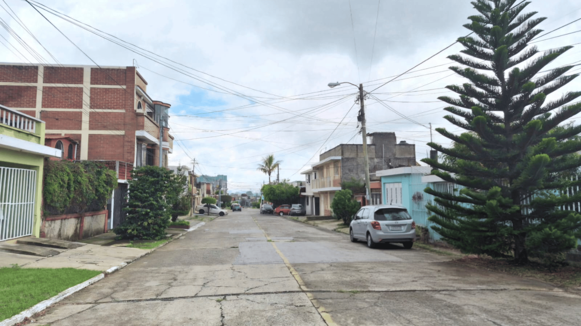 RENTA Propiedad con 2 Apartamentos en Zona 18 Colonia Atlántida