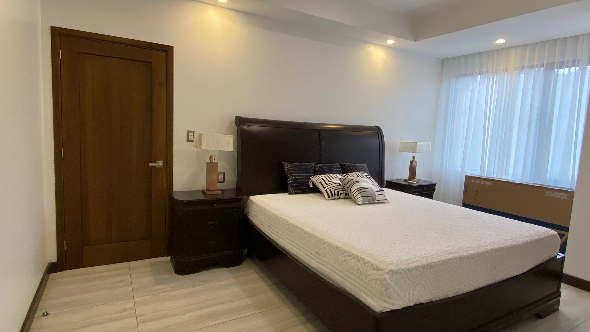 ALQUILO NUEVO APARTAMENTO GRANDE CON PRIVACIDAD DE SOLO UN VECINO EN ZONA 15.