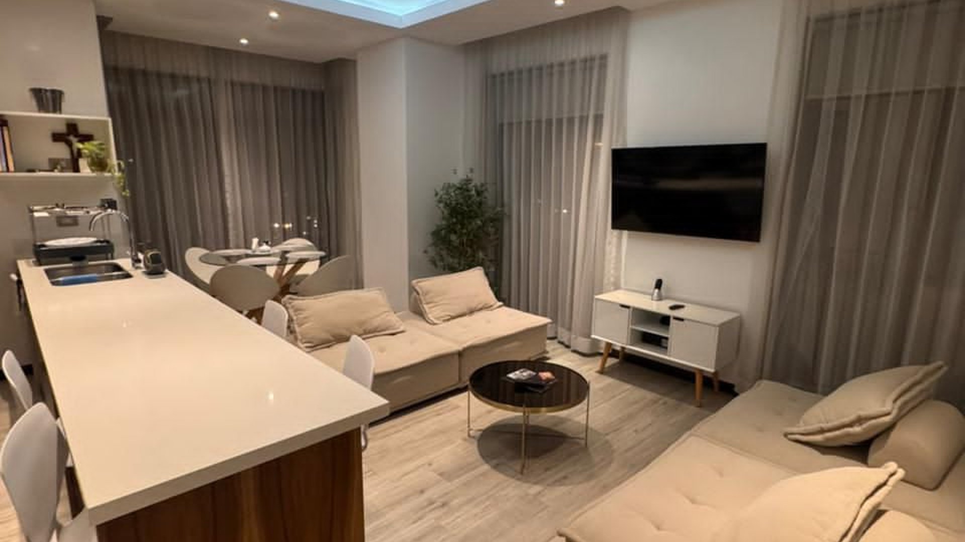 Apartamento en renta amueblado de 3 habitaciones en zona 16 Ref-5511