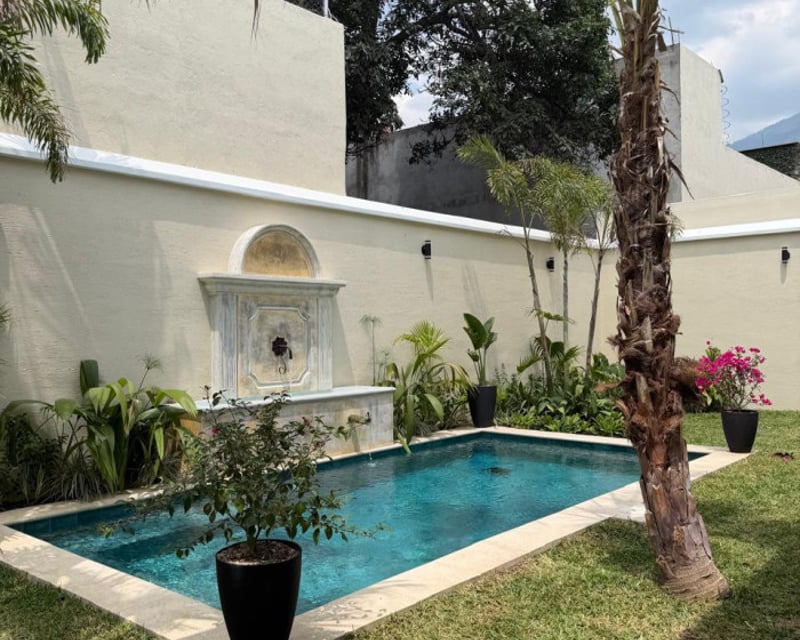 SE VENDE CASA CON PISCINA EN LOS FRANCISCANOS