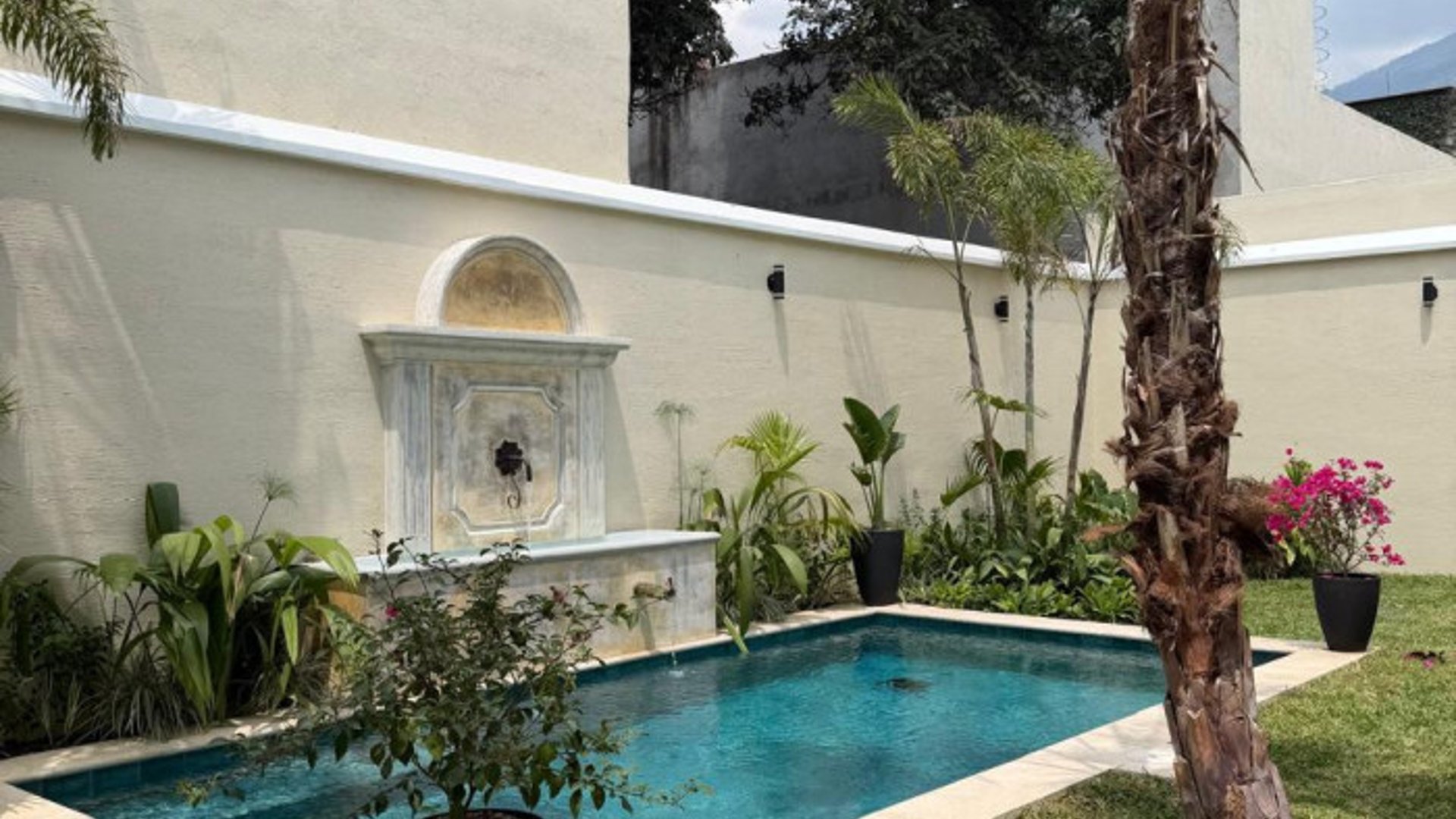 SE VENDE CASA CON PISCINA EN LOS FRANCISCANOS