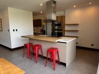 Precioso apartamento de 2 niveles con jardín en ZEN zona 16 - Image 1