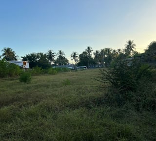 VENTA DE AMPLIO TERRENO A POCOS METROS DE LA PLAYA - MONTERRICO