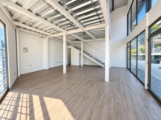 Excelente local comercial en renta en Zona 14 - 3