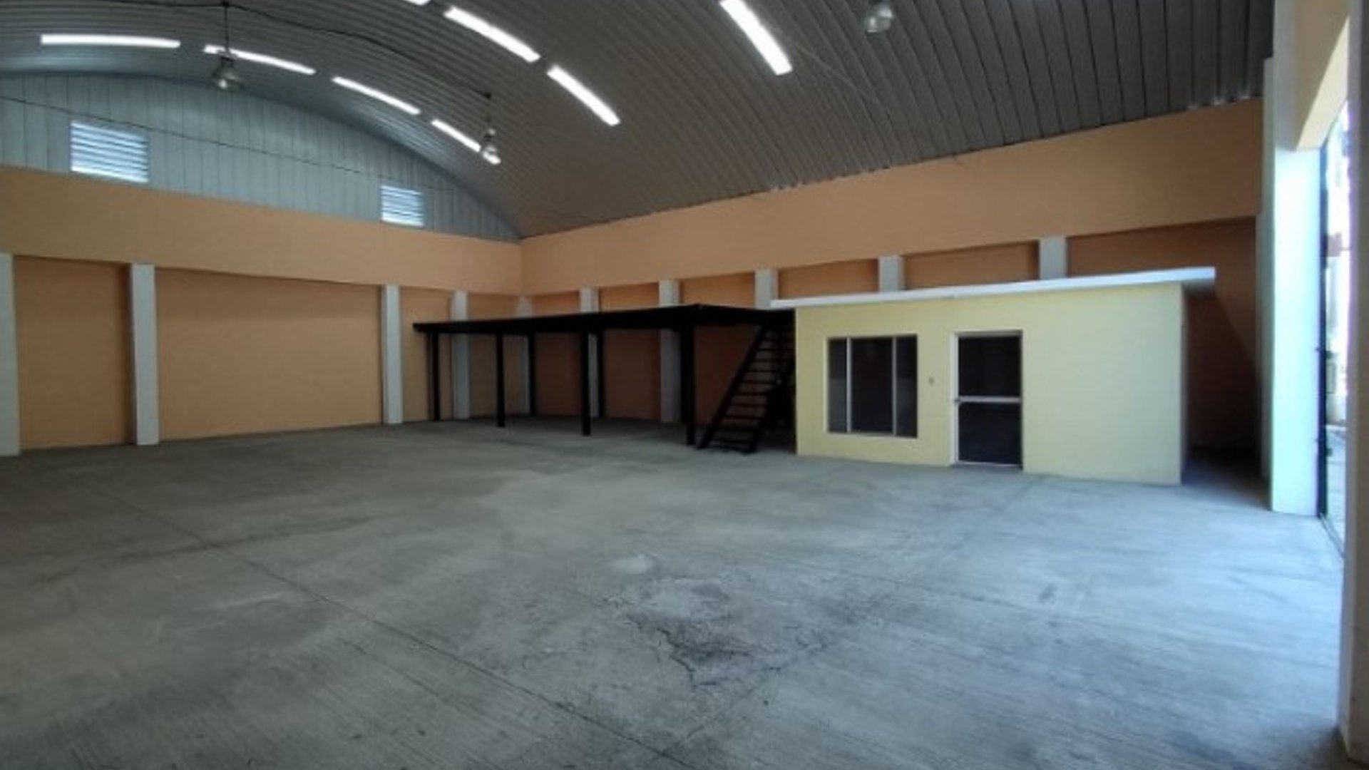 Bodega en Renta Zacapa a 600 mts Carretera al Atlántico - Miniatura 2