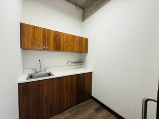 ALQUILER DE OFICINA 96.45MT2 - CENTRO EMPRESARIAL, ZONA 10 - 5