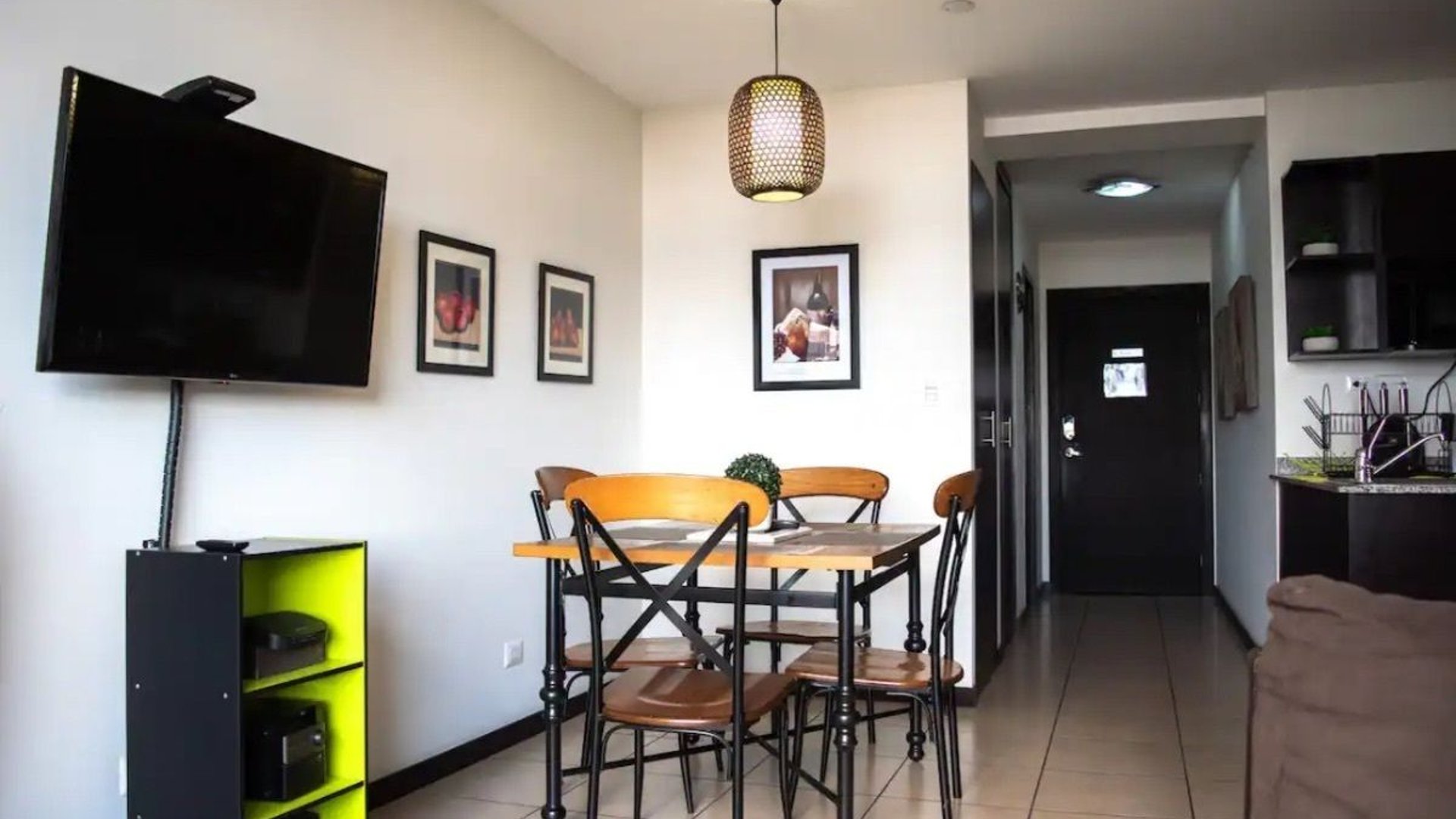TORRE BARCELONA/ Apartamento Amueblado en renta, zona 9 - Miniatura 3