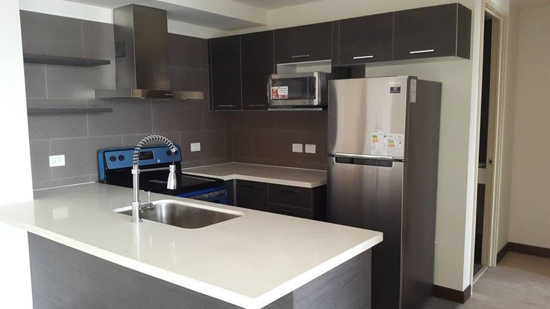 VENTA Ó ALQUILER DE CÉNTRICO APARTAMENTO - VEINTI4, ZONA 10 - Miniatura 2
