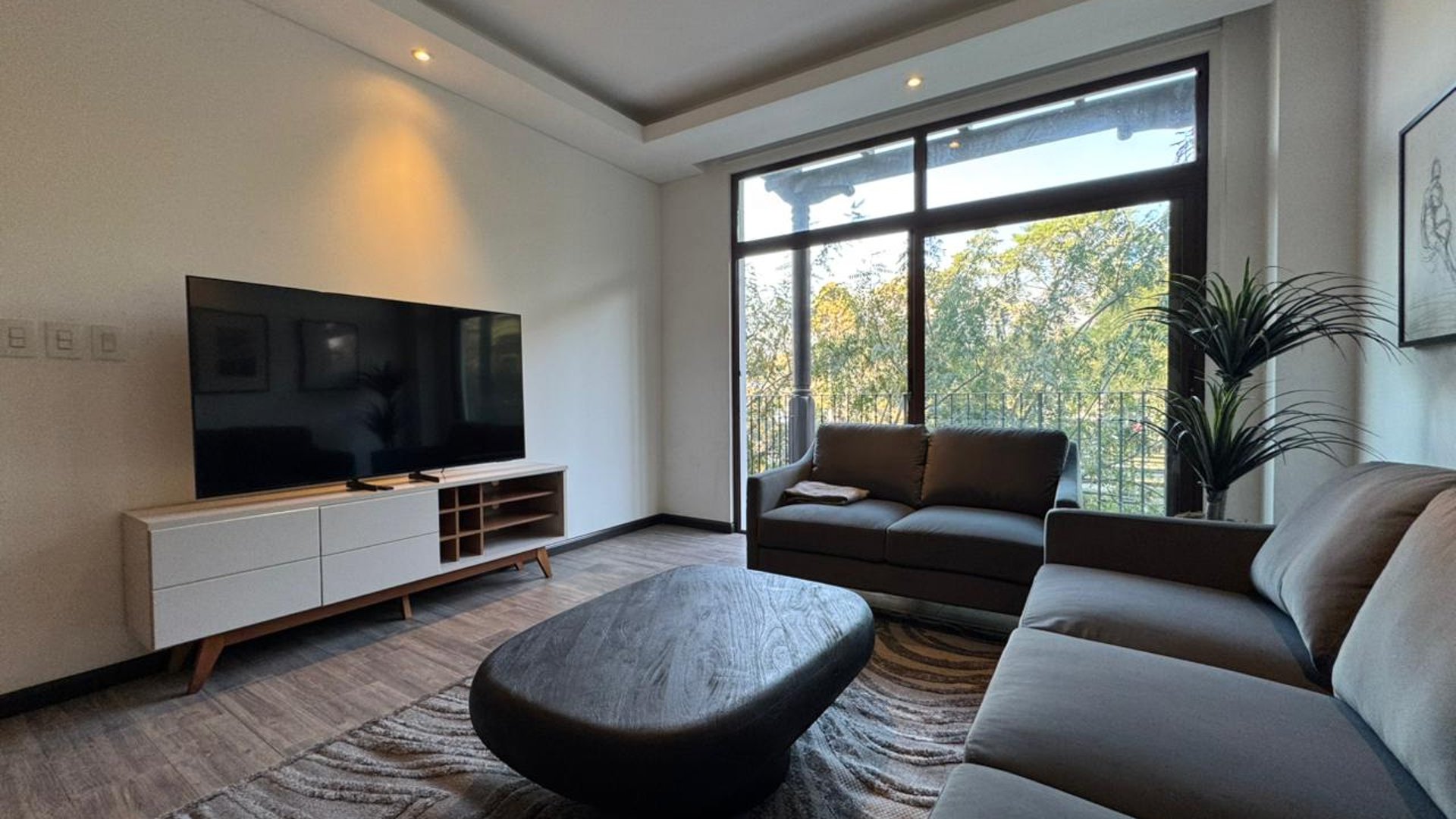 APARTAMENTO AMUEBLADO EN LIRIOS DE CAYALA ZONA 16