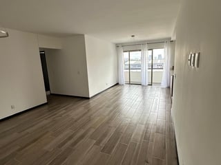 Apartamento en Alquiler de 3 Habitaciones, Zona 14 - 2