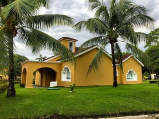 CASA EN VENTA Y RENTA EN AMATIQUE BAY - 3