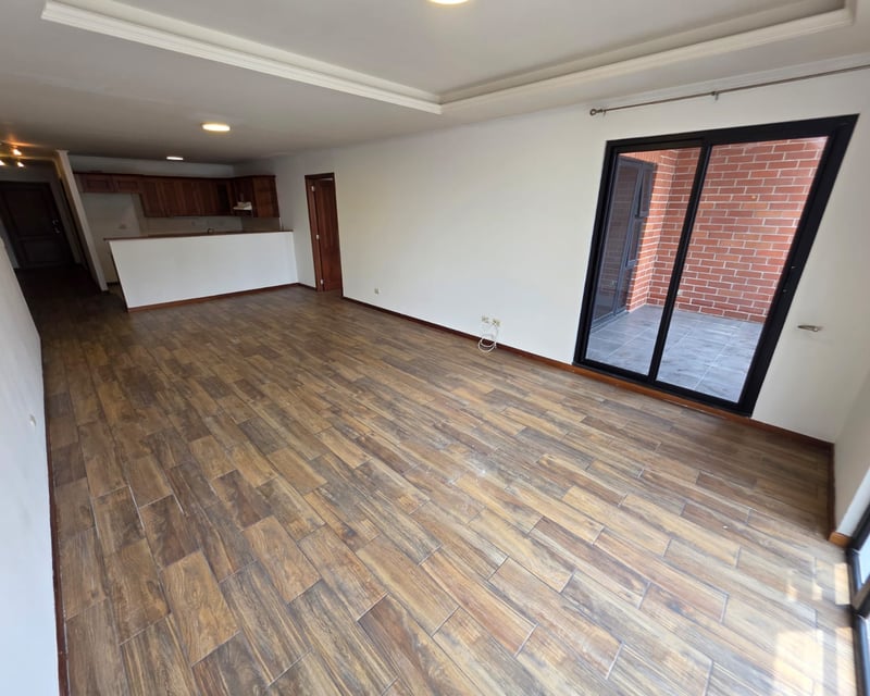 Renta de apartamento con balcón - 2 habitaciones en zona 10 Ref-5910