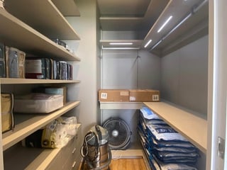 Precioso, moderno y muy iluminado Apto Amueblado en venta, zona 10 - 2