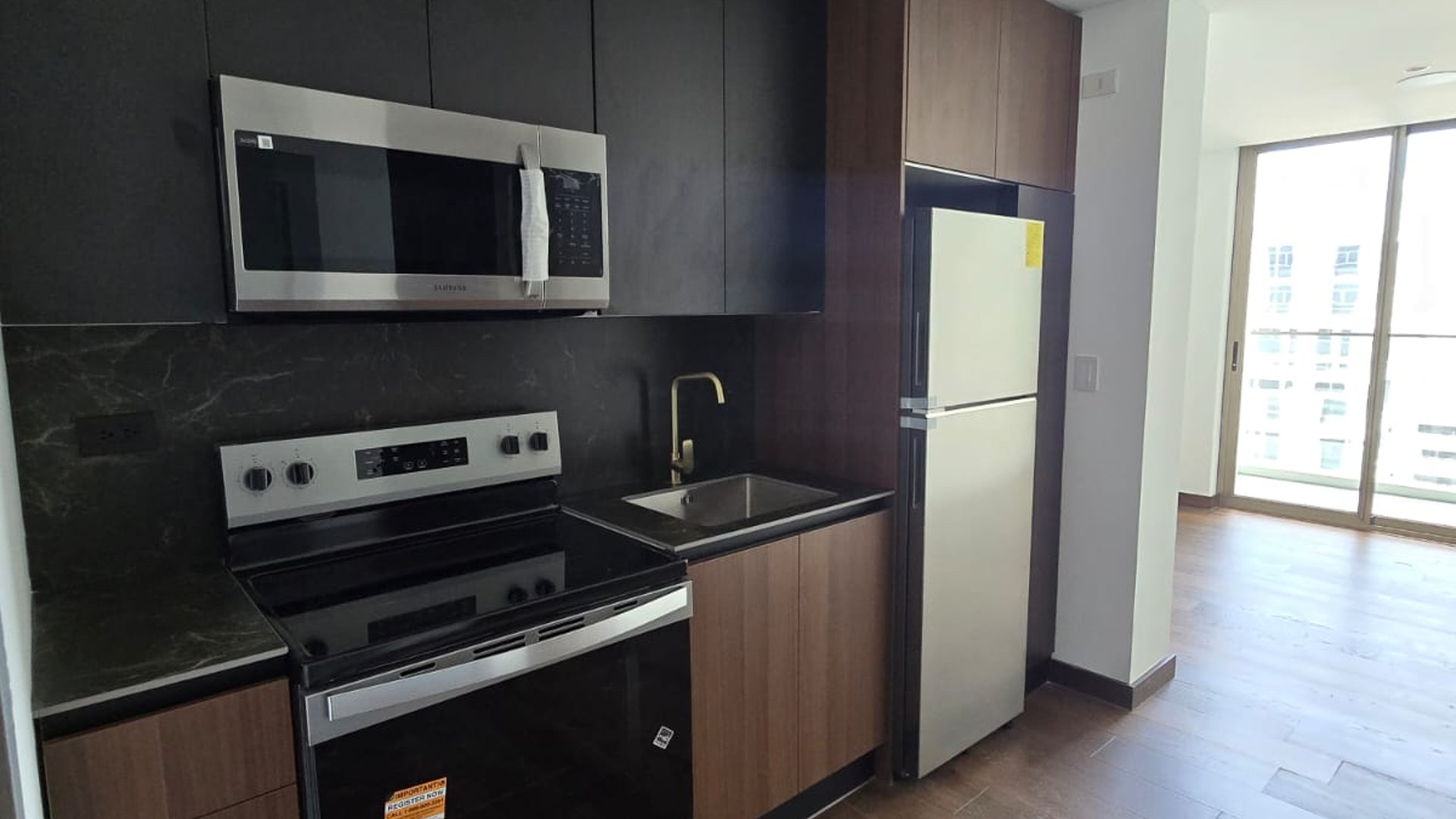 Apartamento con linea blanca en renta 1 habitacion zona 10 Ref-5659