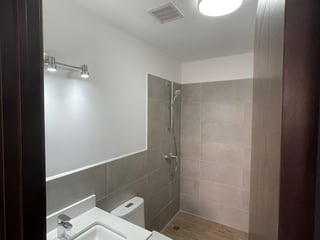 Apartamento en renta en zona 10 / Casalini Diagonal 6 - Image 10