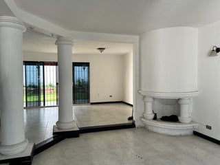 Casa en renta frente a Plaza Varieta Boulevard Rafael Landivar - 2