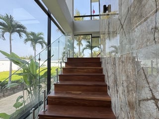 Exclusiva Mansión Frente al Mar en Venta Ideal como Residencia de Lujo u Hotel - Image 12