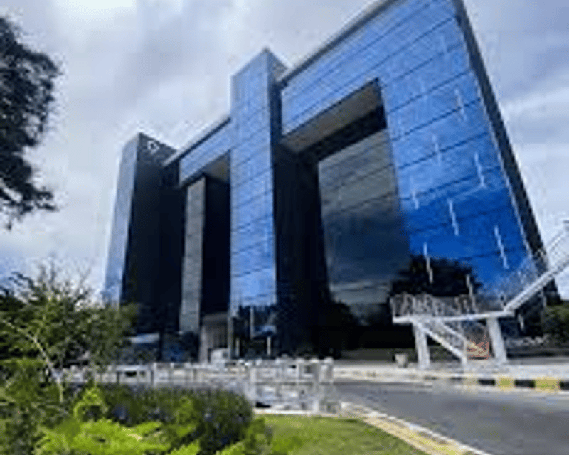 RENTA Oficina Zona 10 Renovati 