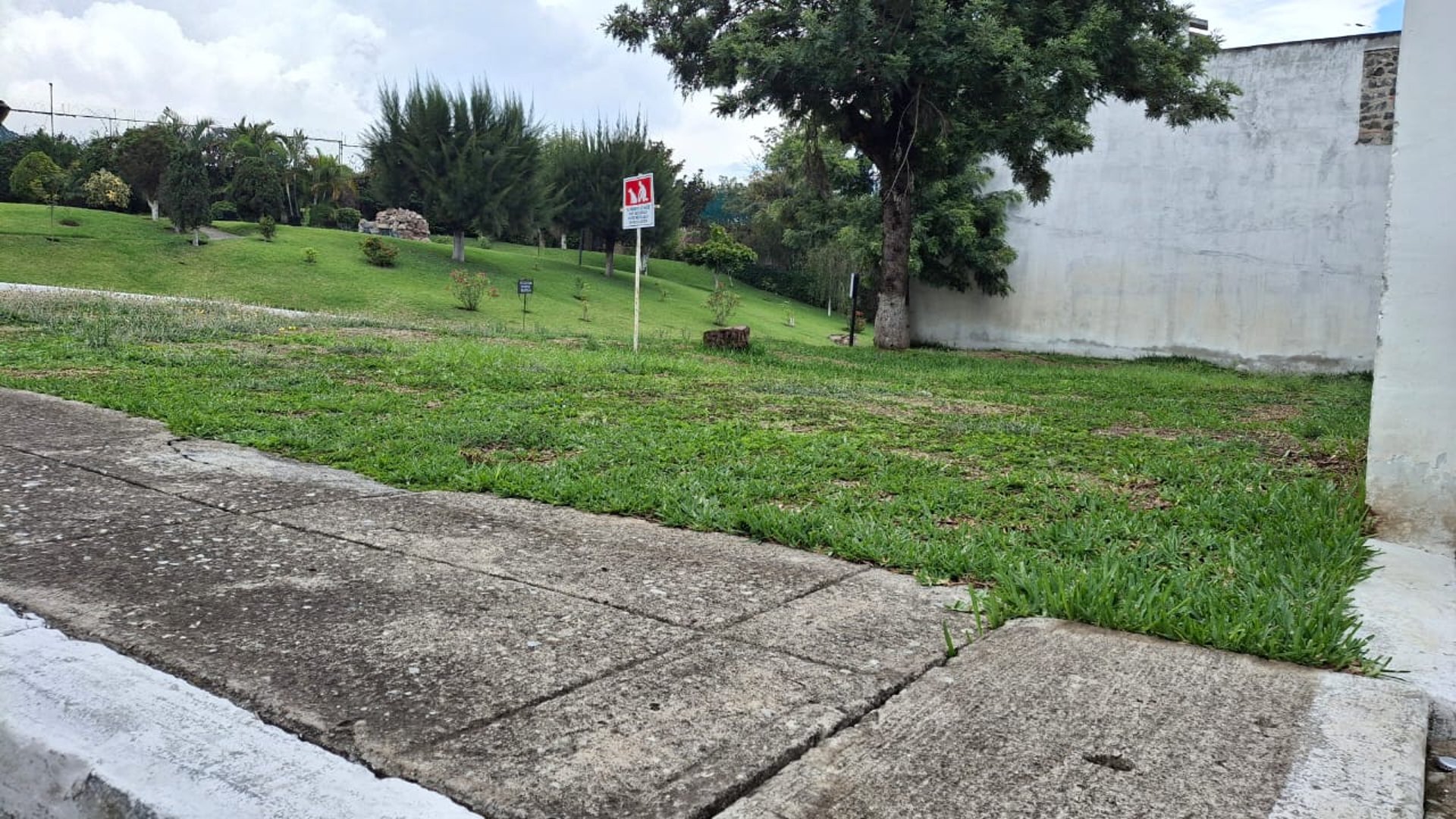 EL MEJOR TERRENO DENTRO DE CONDOMINIO DE LUJO EN ANTIGUA - Image 1