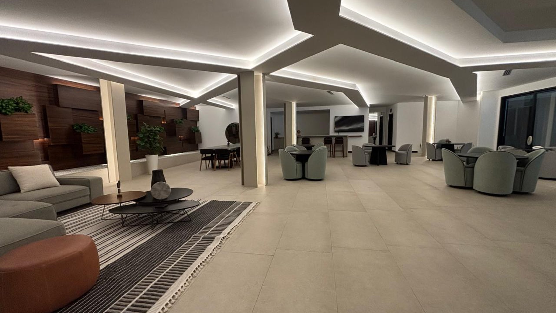 Apartamento en Alquiler / Venta Edificio Azores zona 15 VH2 - Miniatura 25
