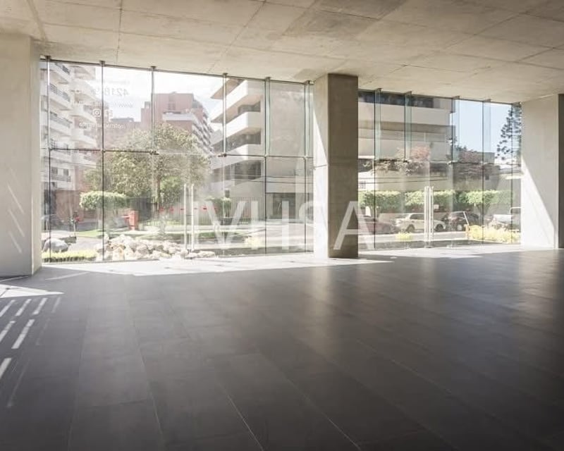 Local comercial en renta de 302.35 m2 en Zona 10