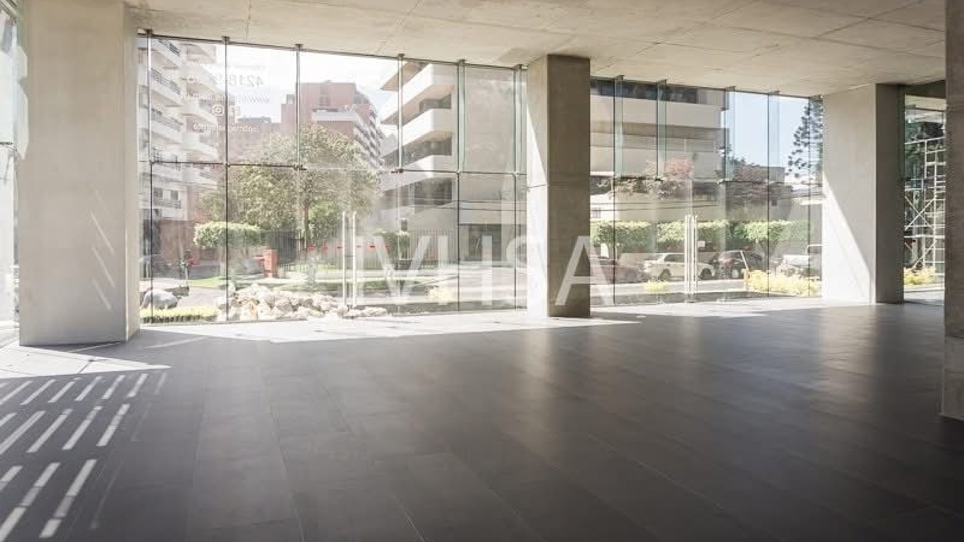 Local comercial en renta de 302.35 m2 en Zona 10