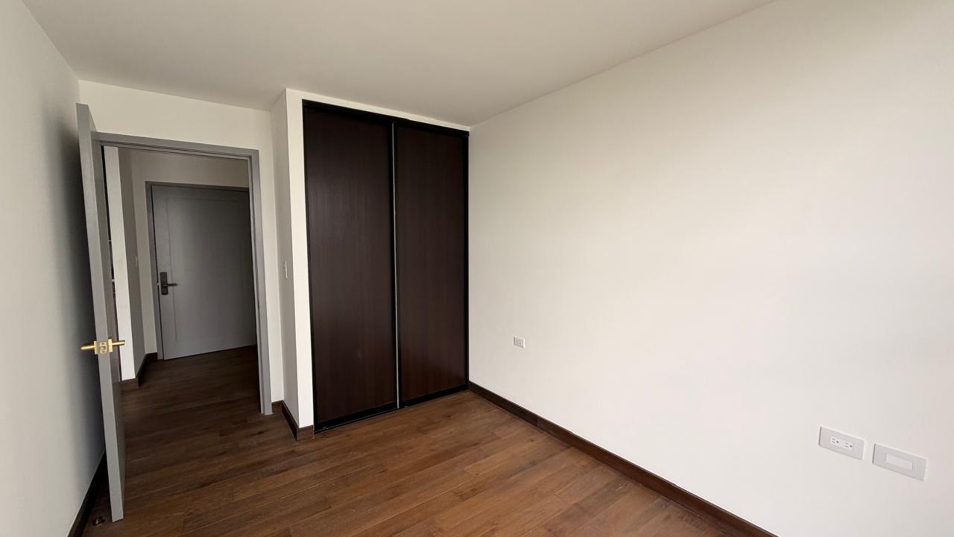 Apartamento en Alquiler Edificio Atarah, zona 10 N20 - Miniatura 4