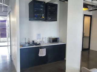 Oficina equipada en renta en zona 4 Guatemala - Image 4