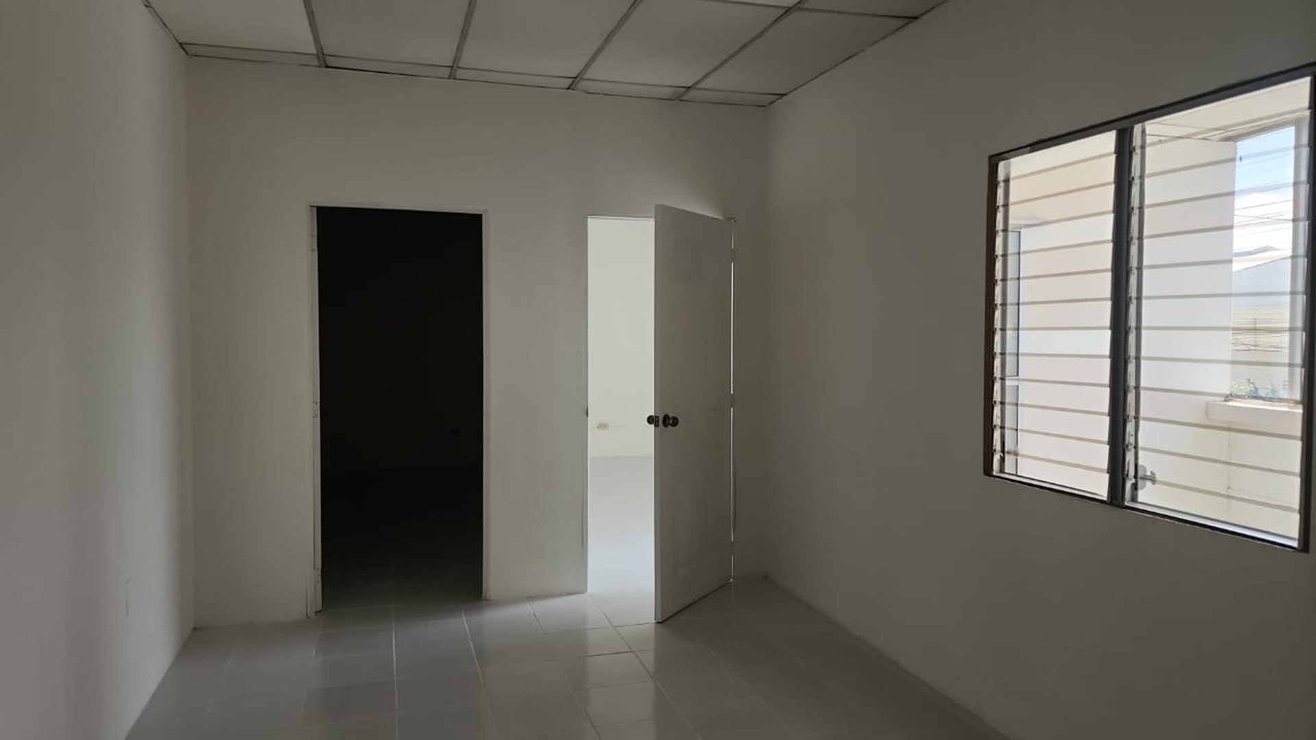 OFIBODEGA EN COMPLEJO ZONA 6 DE VILLA NUEVA - Miniatura 9