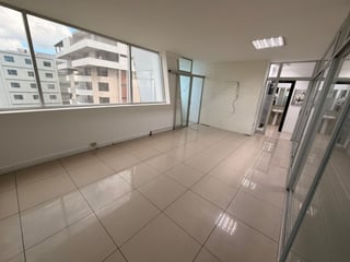 📍 OFICINA EN RENTA – 160 M² + 5 OFICINAS | DUBAI CENTER | ZONA 10 - 3