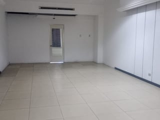 Local en Renta / Venta en Centro Comercial en Zona 10 - Image 2