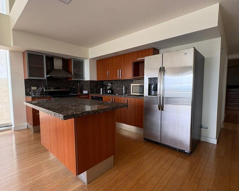 Apartamento Amueblado en Alquiler Edificio Atrium, zona 10