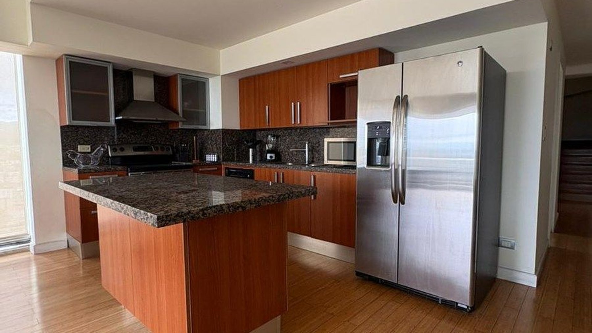 Apartamento Amueblado en Alquiler Edificio Atrium, zona 10