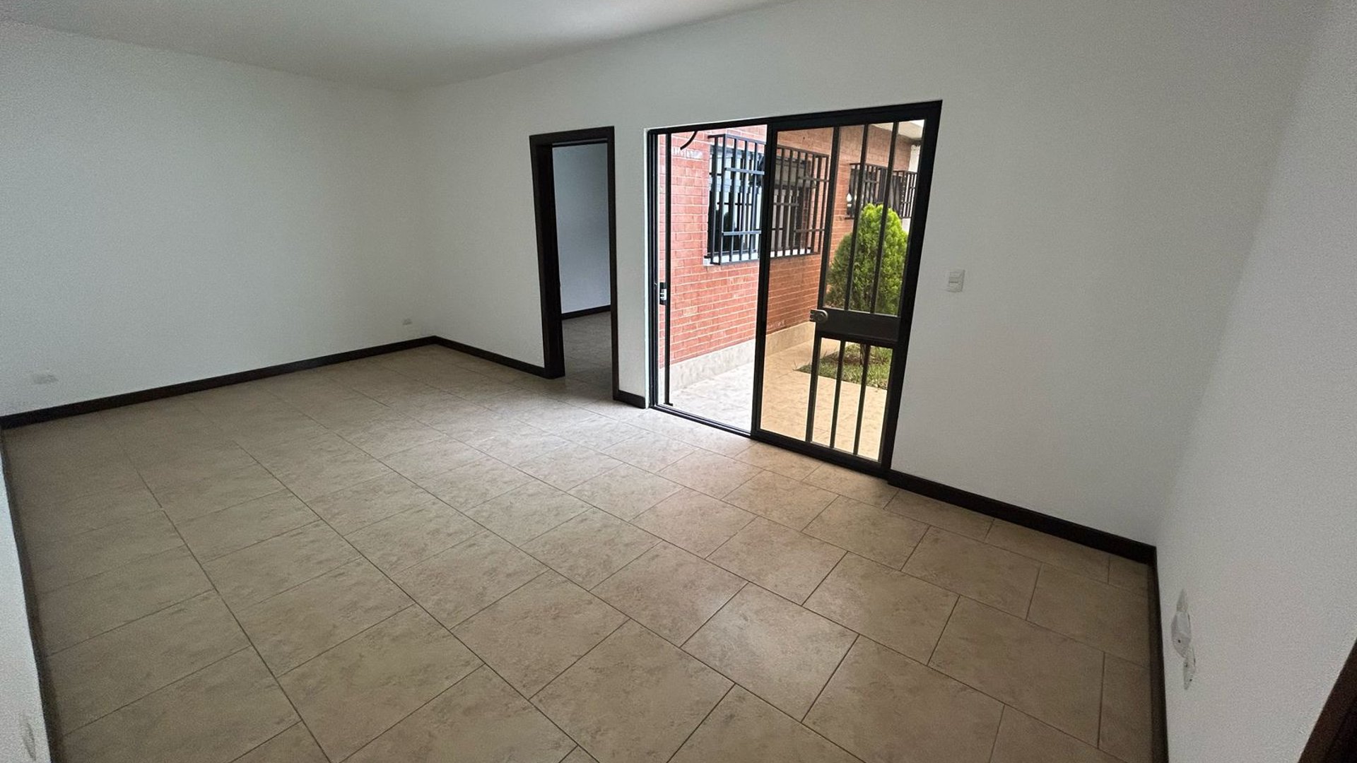 Alquiler de casa en zona 15 VH1 para oficinas ideal - Miniatura 4
