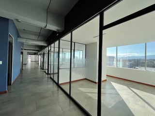 Alquiler de 524.60mts  de oficina tabicada en avenida Reforma zona 9 - 2
