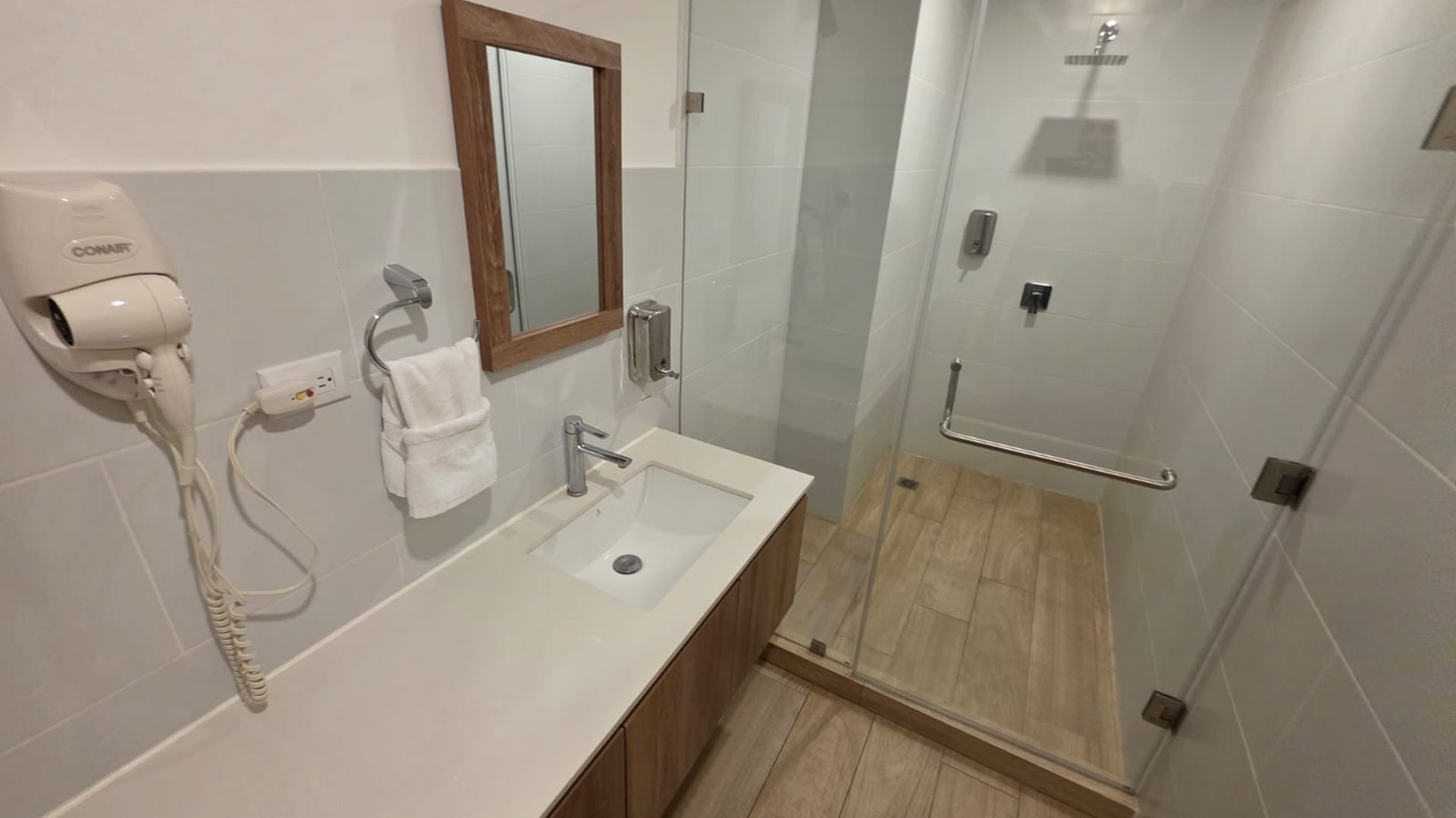 Apartamento amueblado en renta - 2 habitaciones en zona 10 Ref-5971 - Miniatura 6
