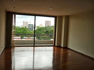 Apartamento 2 habitaciones + estudio o sala familiar en renta zona 13 - 3