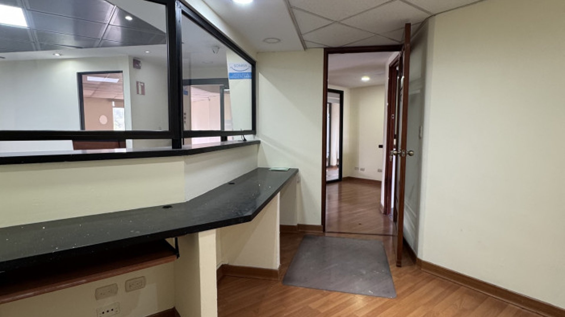 Oficina en Renta Plaza España zona 9 Guatemala - Miniatura 14