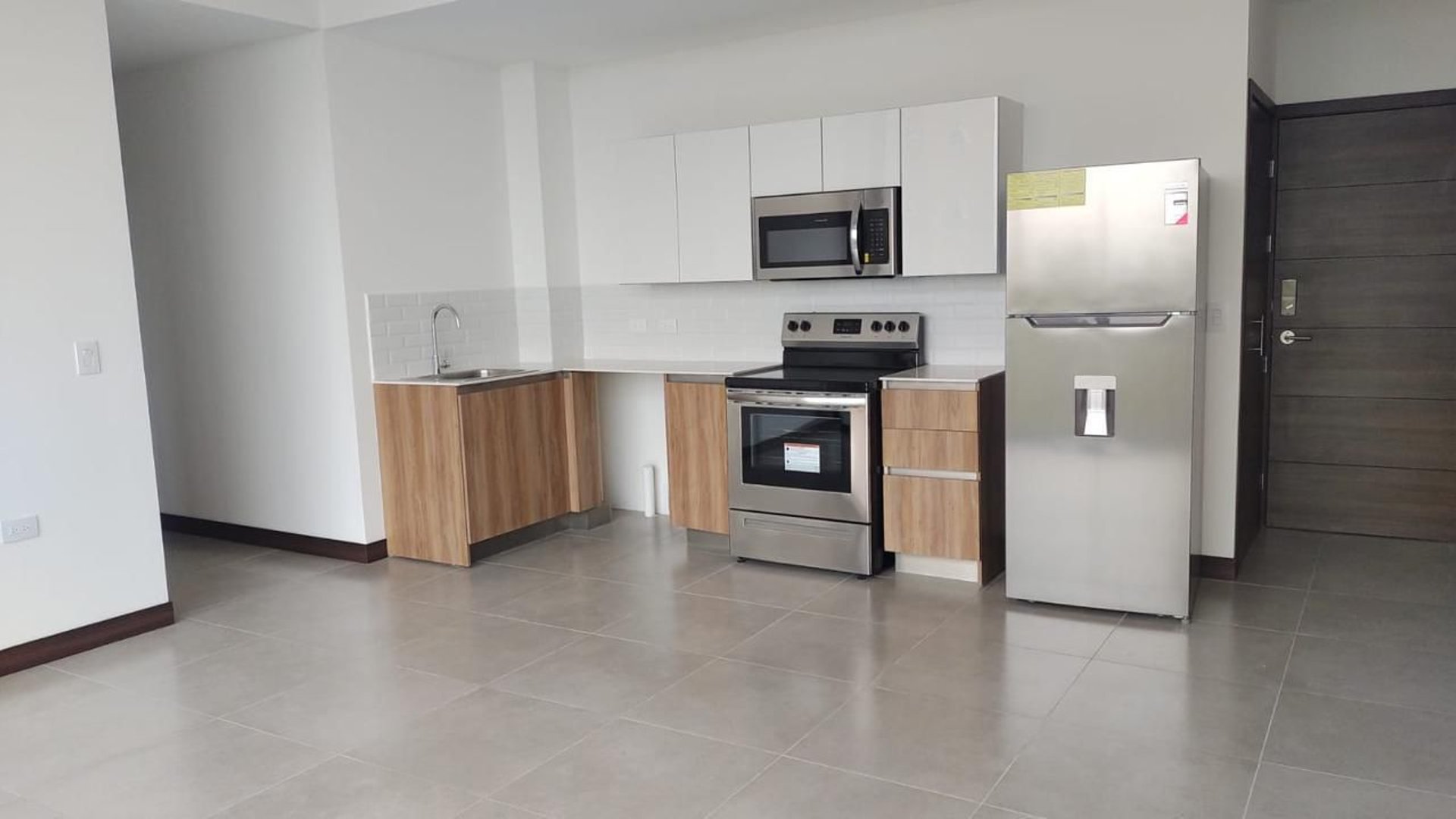 Apartamento con linea blanca y 2 habitaciones en renta en Z13 Ref-5317