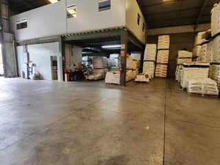 Alquilo Amplia Bodega  Atanasio Tzul - 3