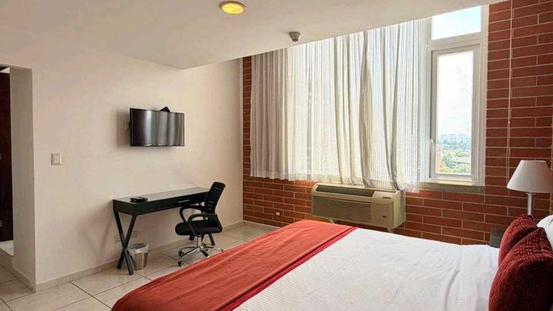 APARTAMENTO AMUEBLADO EN ALQUILER ???? Edificio Adriatika, Zona 14 - Miniatura 8