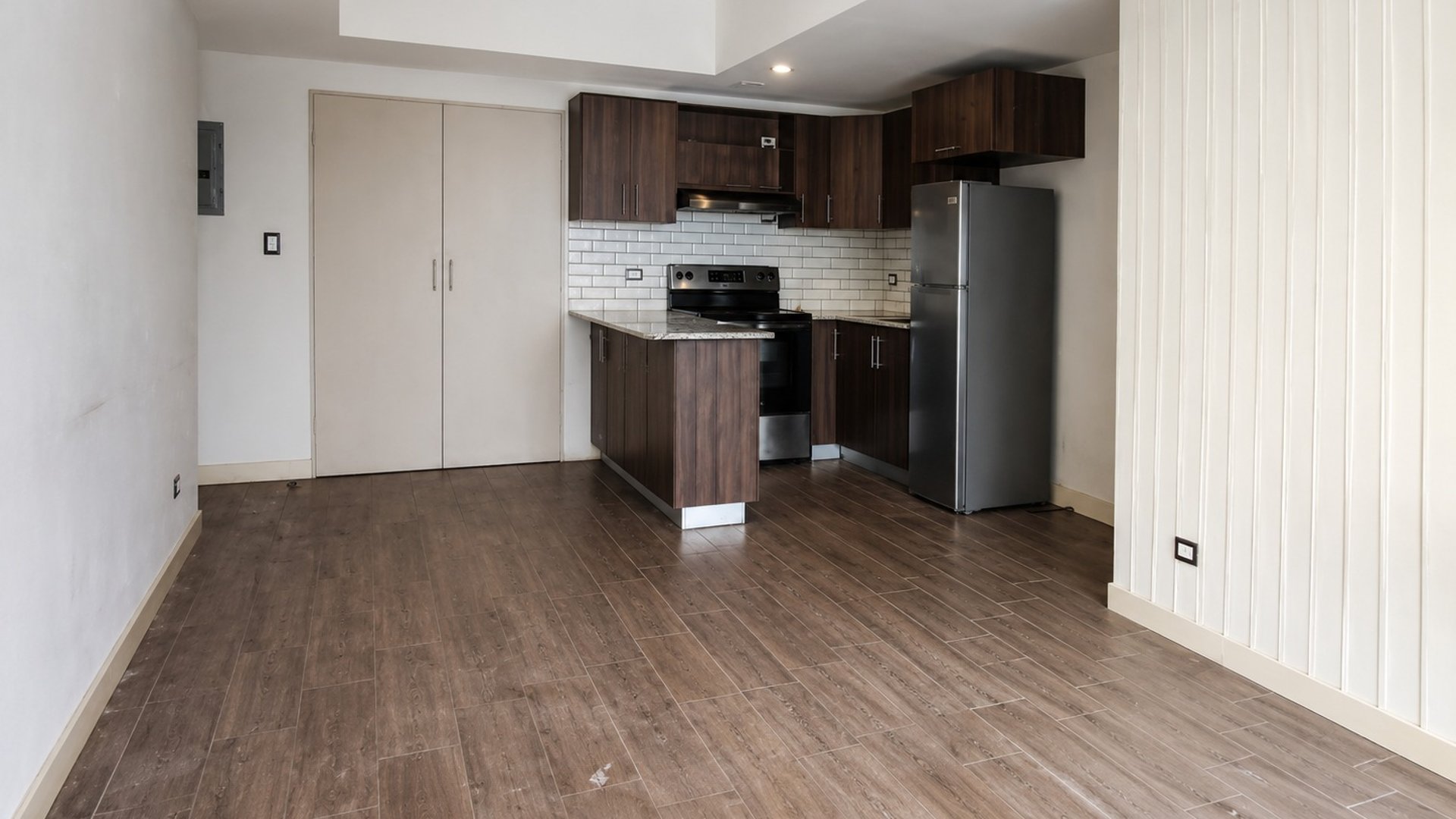 ???? APARTAMENTO EN RENTA – 3 HAB | EDIFICIO TRIBECA | ZONA 11 - Miniatura 2