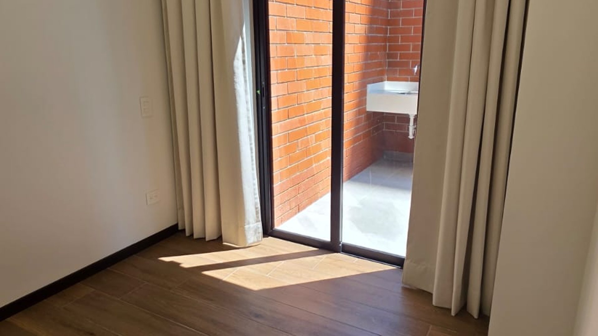 Lindo Apartamento alquilo a estrenar en zona 10 con jardín