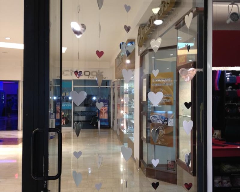 VENTA/RENTA, LOCAL EN CENTRO COMERCIAL PRADERA