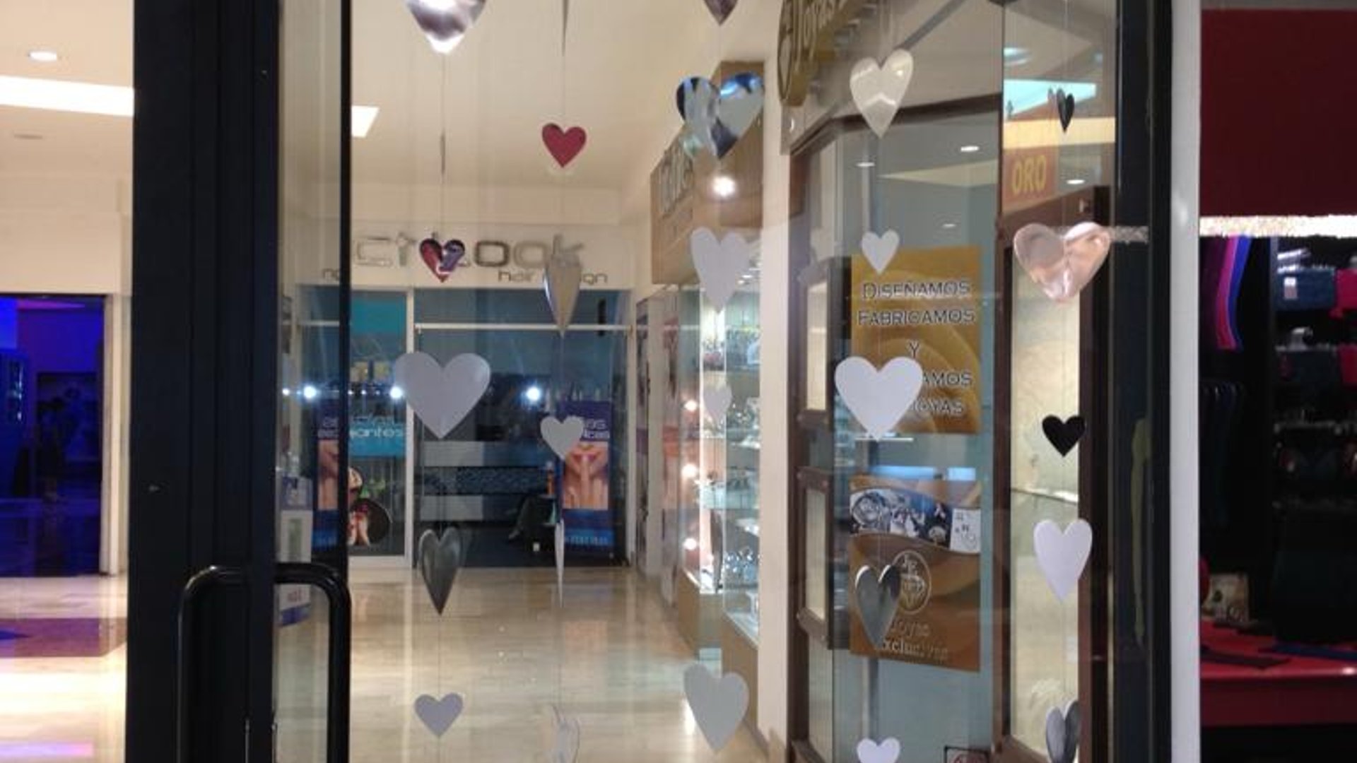 VENTA/RENTA, LOCAL EN CENTRO COMERCIAL PRADERA