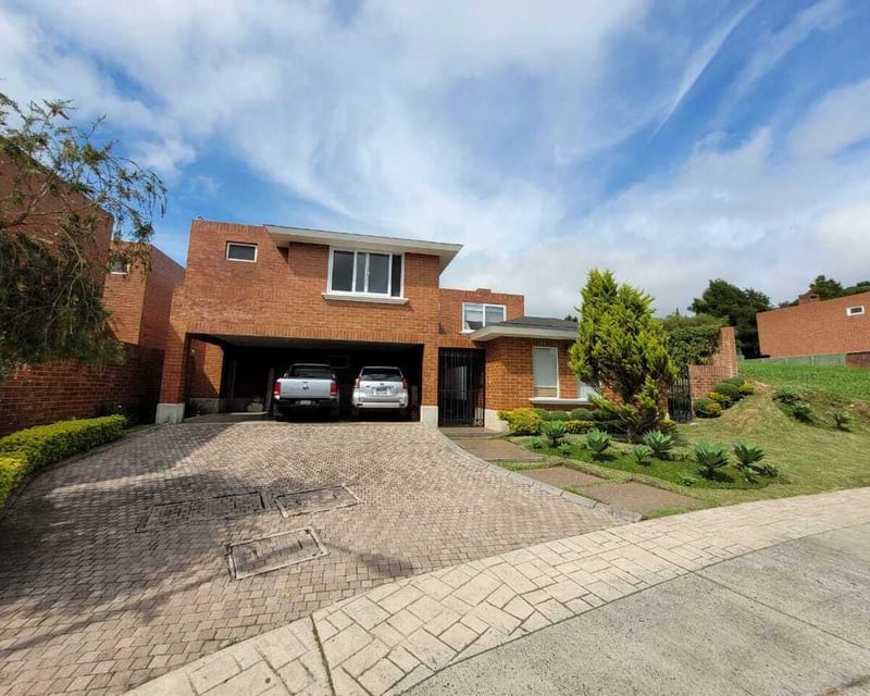 Casa en Venta Condominio Colinas de Castel Km. 20.5 Carretera a Fraijanes