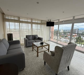 Apartamento Amueblado de 3 habitaciones en Edificio Ciudad Vieja Zona 10