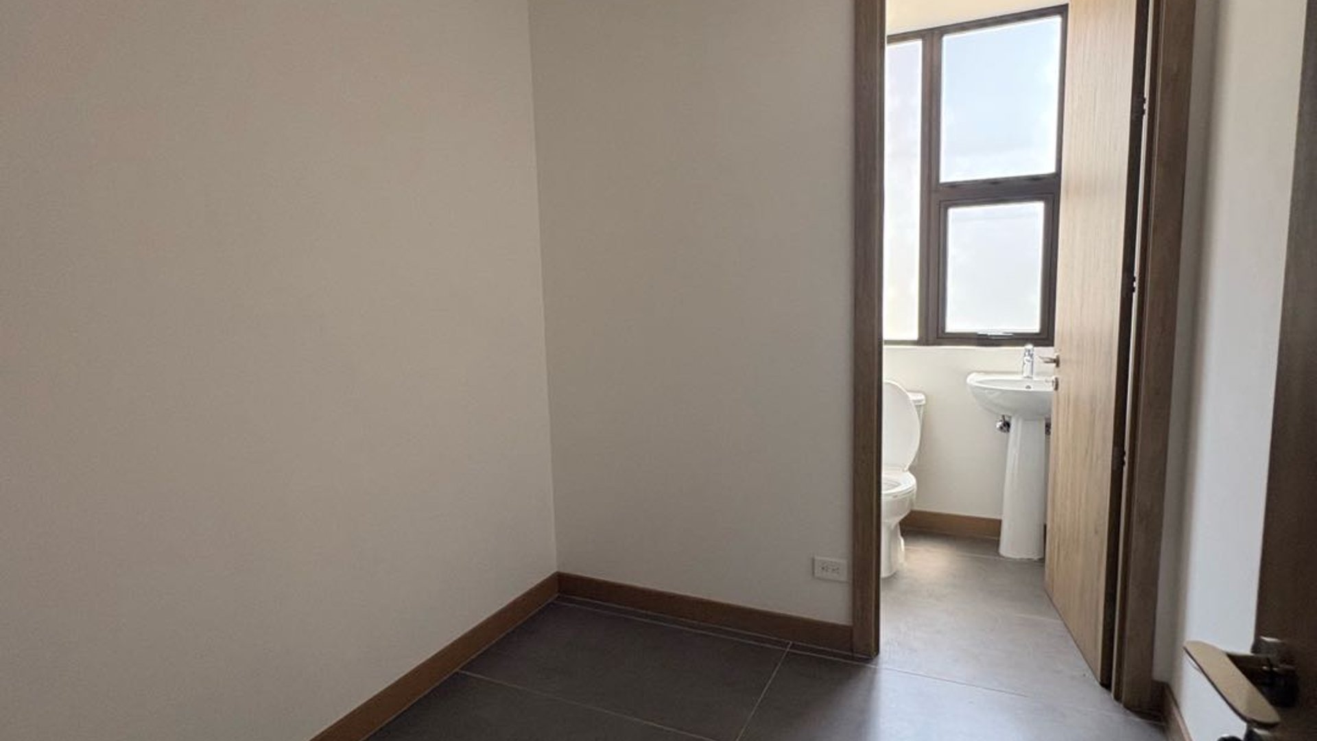 Apartamento en Alquiler Edificio Torre Vertic, zona 14 - Miniatura 25